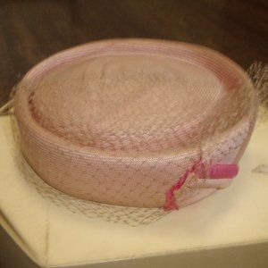 Vintage ladies hat pink straw like netting